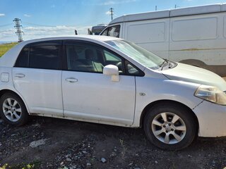 2010 Nissan Tiida I Рестайлинг, белый, 389000 рублей, вид 5