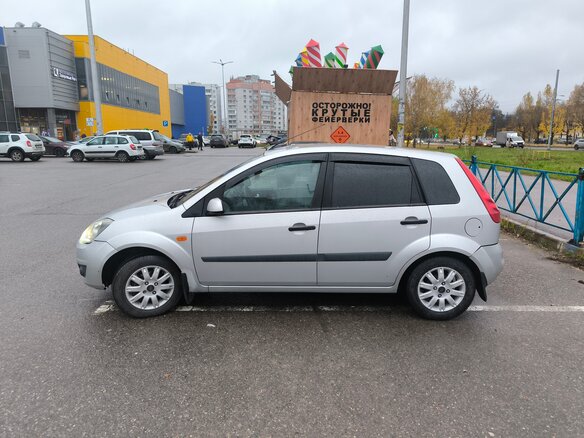 2007 Ford Fiesta Mk5, серый, 310000 рублей - вид 4