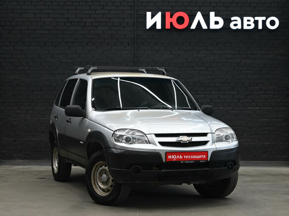 2011 Chevrolet Niva I Рестайлинг, серебристый - вид 3