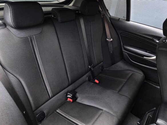 2017 BMW 1 серии 118i II (F20/F21) Рестайлинг, чёрный, 1649000 рублей - вид 16