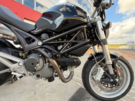 2009 Ducati Monster 1100, чёрный, 499000 рублей, вид 4