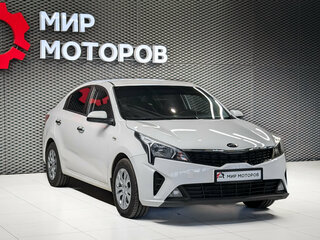 2021 Kia Rio IV Рестайлинг, белый, 1285000 рублей, вид 3