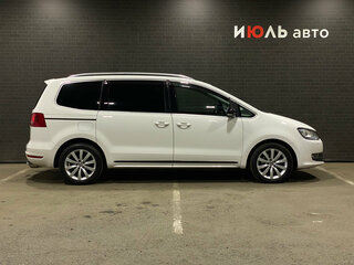 2011 Volkswagen Sharan II, белый, 1435000 рублей, вид 4