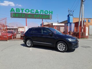 2021 Volkswagen Tiguan II Рестайлинг, чёрный, 2698000 рублей, вид 2