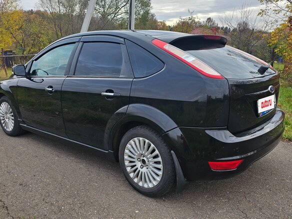 2009 Ford Focus II Рестайлинг, чёрный, 500000 рублей - вид 3