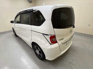 2014 Honda Freed I Рестайлинг 2, белый, 759000 рублей, вид 4