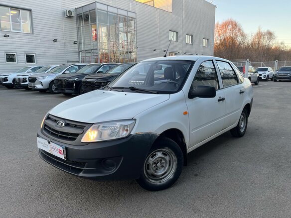2013 Lada (ВАЗ) Granta I, белый, 160505 рублей - вид 4