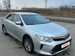 2015 Toyota Camry VII (XV50) Рестайлинг, серебристый, 2400000 рублей, вид 4