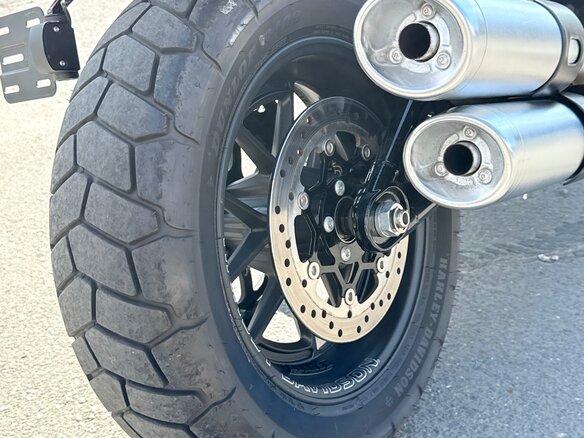 2023 Harley-Davidson Fat Bob, оранжевый, 1870000 рублей - вид 10