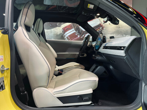 2025 Mini Hatch Cooper Electric SE IV (F65/F66/J01), жёлтый, 5590000 рублей - вид 16