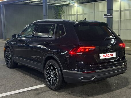 2022 Volkswagen Tiguan Allspace II Рестайлинг, чёрный, 2900000 рублей, вид 2