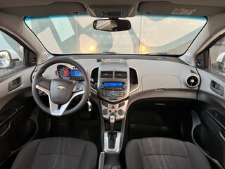 2014 Chevrolet Aveo II, белый, 730000 рублей, вид 2