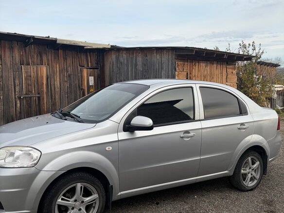 2010 Chevrolet Aveo I Рестайлинг, серебристый, 350000 рублей - вид 4