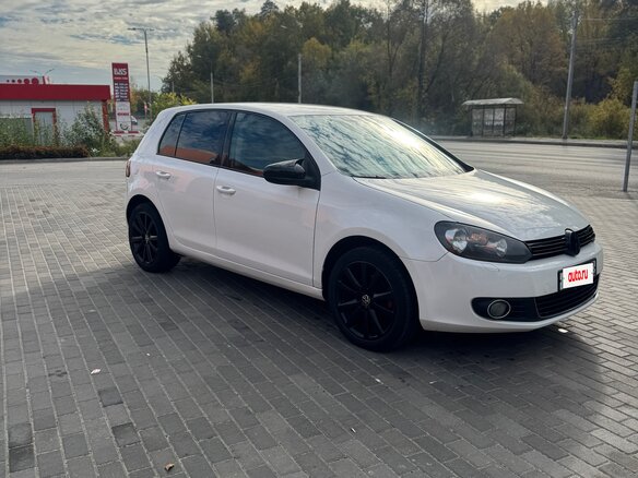 2009 Volkswagen Golf VI, белый, 730000 рублей