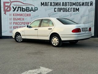 1997 Mercedes-Benz E-Класс 240 II (W210, S210), белый, 698000 рублей, вид 4