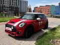 2020 Mini Hatch Cooper S III (F55/F56) Рестайлинг, красный, 2350000 рублей - вид 2