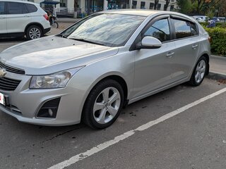 2013 Chevrolet Cruze I Рестайлинг, серебристый, 900000 рублей, вид 1