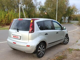 2010 Nissan Note I Рестайлинг, серебристый, 699000 рублей, вид 4