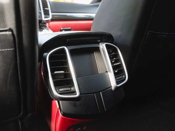 2015 Porsche Cayenne GTS II Рестайлинг (958), чёрный, 3800000 рублей - вид 14