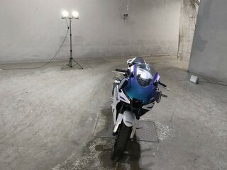 2025 Yamaha YZF-R3, серебристый, 655000 рублей, вид 3