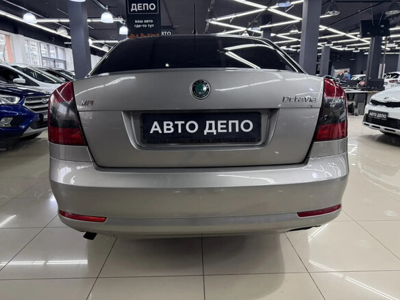 2013 Skoda Octavia II (A5) Рестайлинг, бежевый, 650000 рублей - вид 4