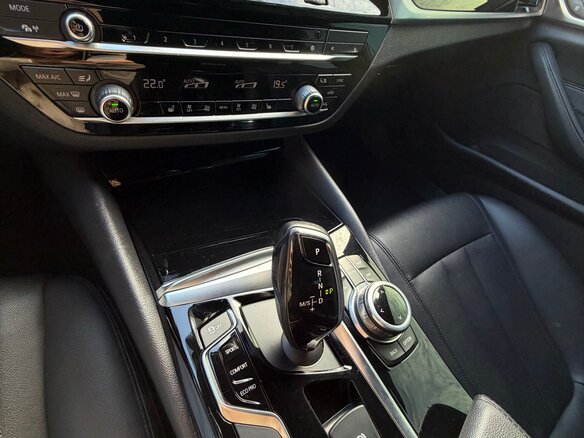 2018 BMW 5 серии 520i VII (G30/G31/G38), чёрный, 3000000 рублей - вид 26