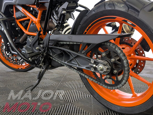 2022 KTM 390 Duke, чёрный - вид 10