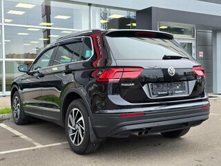2018 Volkswagen Tiguan II, чёрный, 2030000 рублей, вид 4