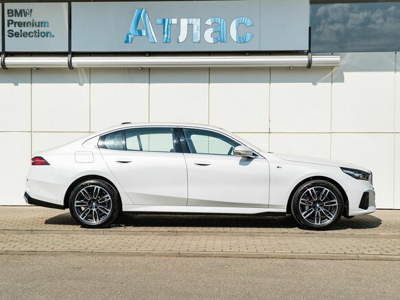 2025 BMW 5 серии 530Li VIII (G60/G61/G68), белый - вид 6