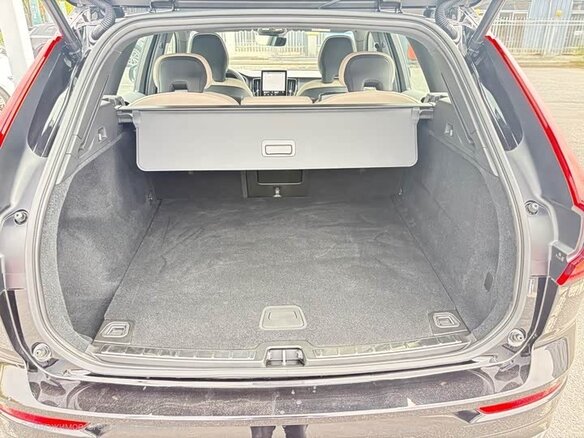 2026 Volvo XC60 II Рестайлинг 3, чёрный, 5660000 рублей - вид 12