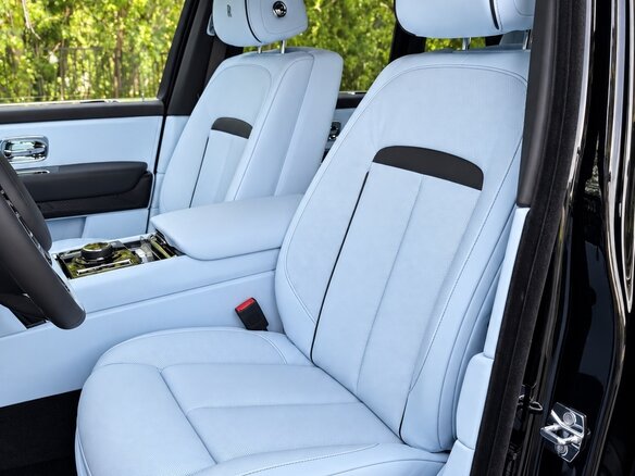 2025 Rolls-Royce Cullinan Black Badge I Рестайлинг (Series II), чёрный, 67000000 рублей - вид 8