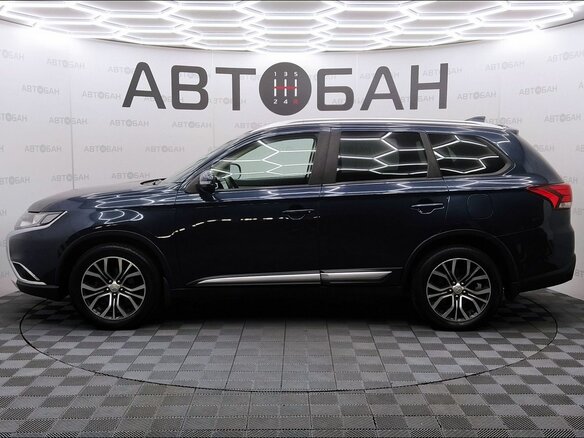 2018 Mitsubishi Outlander III Рестайлинг 2, синий, 1675000 рублей - вид 3