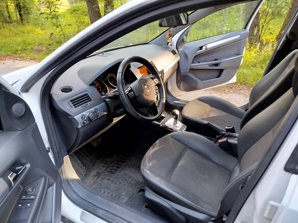 2011 Opel Astra H Рестайлинг, белый, 650000 рублей - вид 9