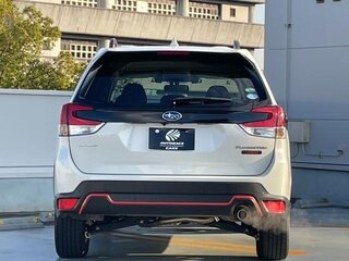 2021 Subaru Forester MHEV V, белый, 2250055 рублей, вид 4