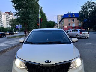 2016 Kia Rio III Рестайлинг, белый, 950000 рублей, вид 1