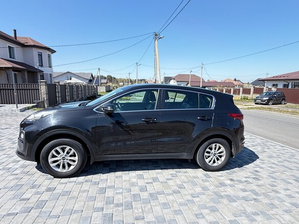 2020 Kia Sportage IV Рестайлинг, чёрный, 1750000 рублей - вид 6