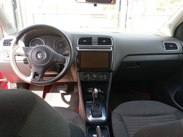 2011 Volkswagen Polo V, красный, 620000 рублей - вид 6