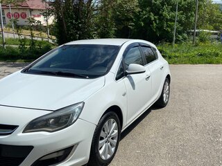 2013 Opel Astra J Рестайлинг, белый, 825000 рублей, вид 1