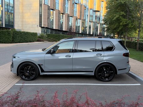 2024 BMW X7 M60i I (G07) Рестайлинг, серый, 15920000 рублей, вид 2