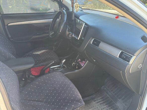 2015 Mitsubishi Outlander III Рестайлинг 2, белый, 1350000 рублей - вид 8