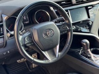 2020 Toyota Camry US Market VIII (XV70) Рестайлинг, красный, 3700000 рублей, вид 5