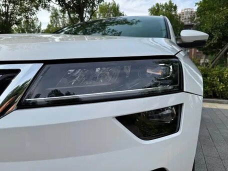 2023 Skoda Karoq DSG7 I, белый, 2370000 рублей, вид 4