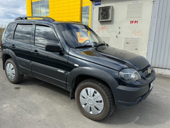 2013 Chevrolet Niva I Рестайлинг, чёрный, 590000 рублей - вид 2