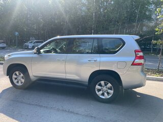 2013 Toyota Land Cruiser Prado 4-speed 150 Series Рестайлинг 1, серебристый, 3450000 рублей, вид 5