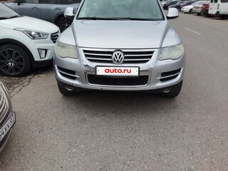 2008 Volkswagen Touareg I Рестайлинг, серебристый, 725000 рублей, вид 2