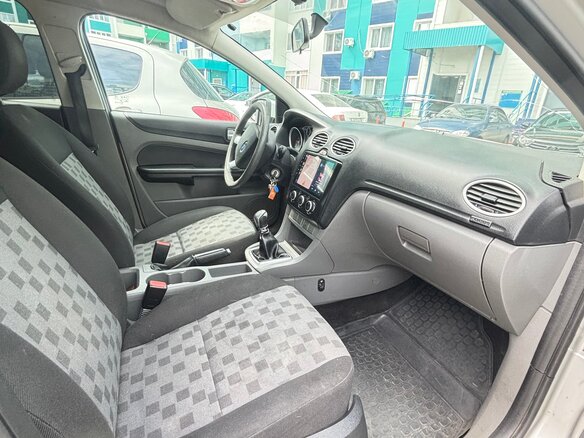 2008 Ford Focus II Рестайлинг, серебристый, 700000 рублей - вид 17