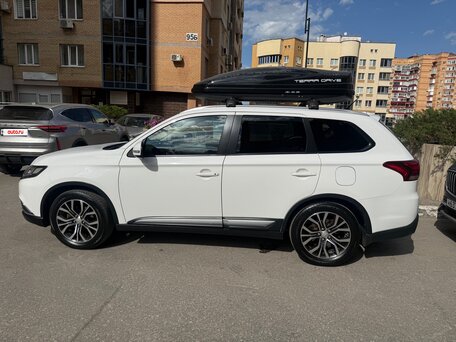 2015 Mitsubishi Outlander III Рестайлинг 2, белый, 1500000 рублей, вид 3