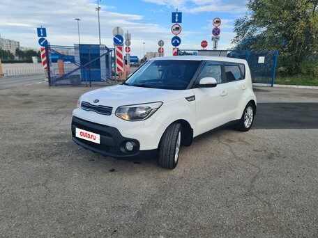 2017 Kia Soul II Рестайлинг, белый, 1250000 рублей, вид 1