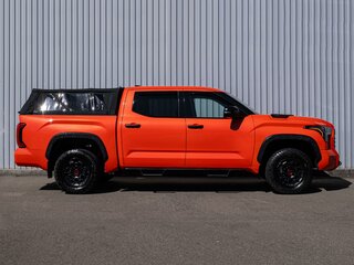 2023 Toyota Tundra CrewMax III, красный, 8599000 рублей, вид 5