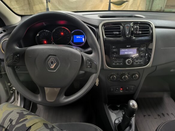 2017 Renault Logan II, золотистый, 800000 рублей - вид 20